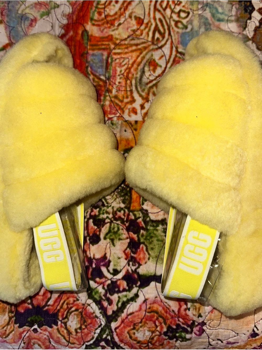 Sz 8 UGG Fluff Slide Sandals in Pastel Yellow Shearling